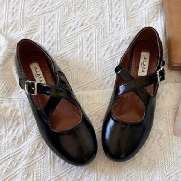 Alaia Brown Women's Flats